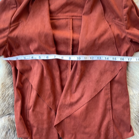 Kut from the Kloth Rust Brown Faux Suede Draped Front Jacket Size Small - Picture 9 of 11